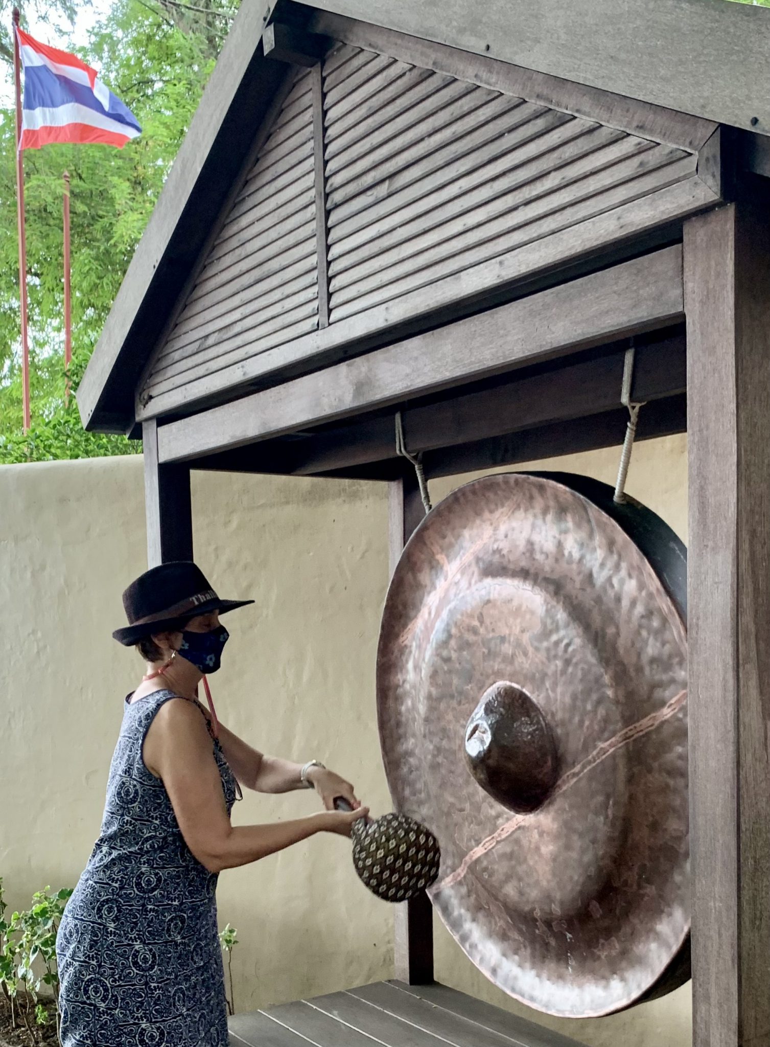 Gong arrival, Naka Island