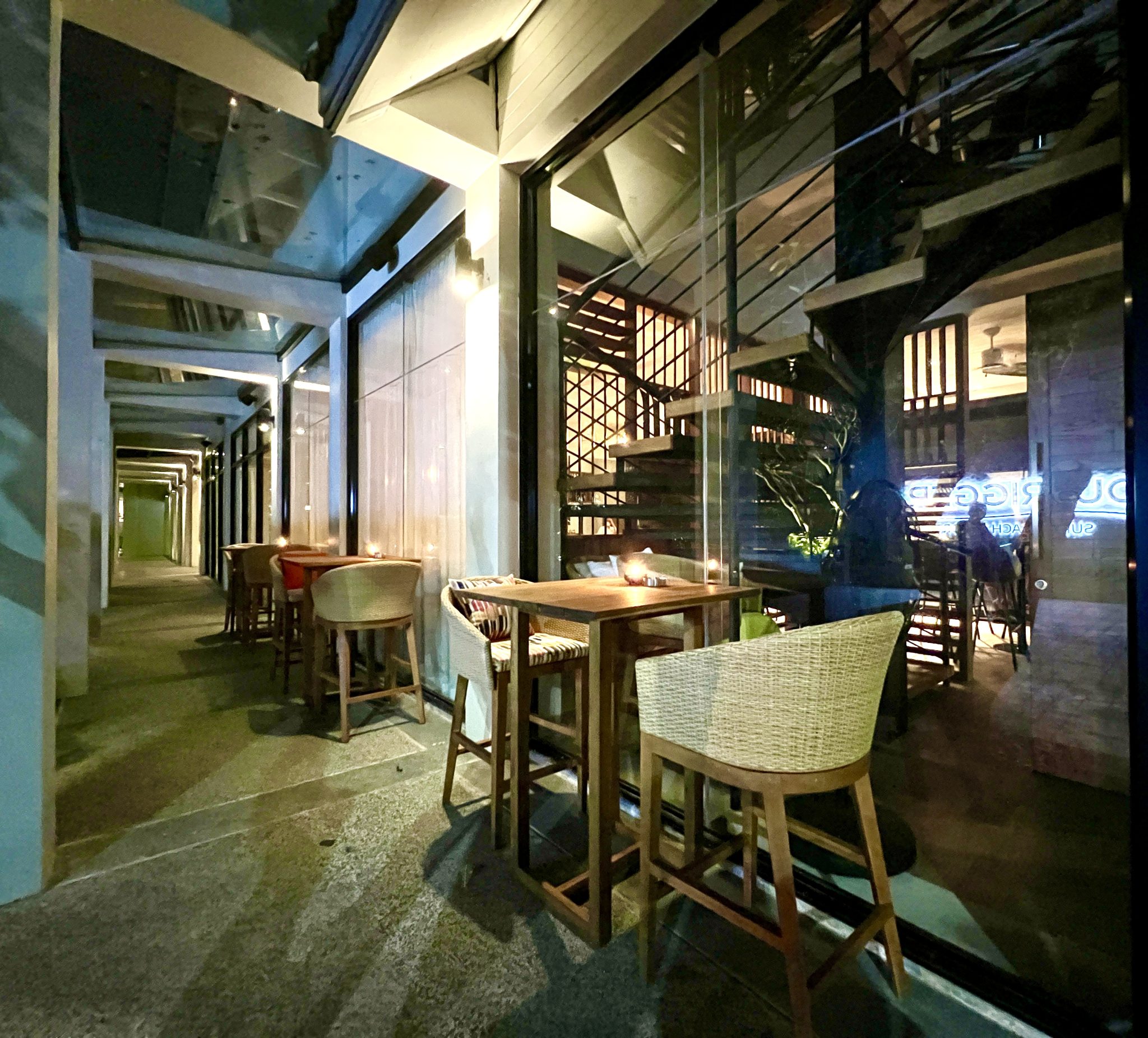 Nalu Bar and Grill night time vibe