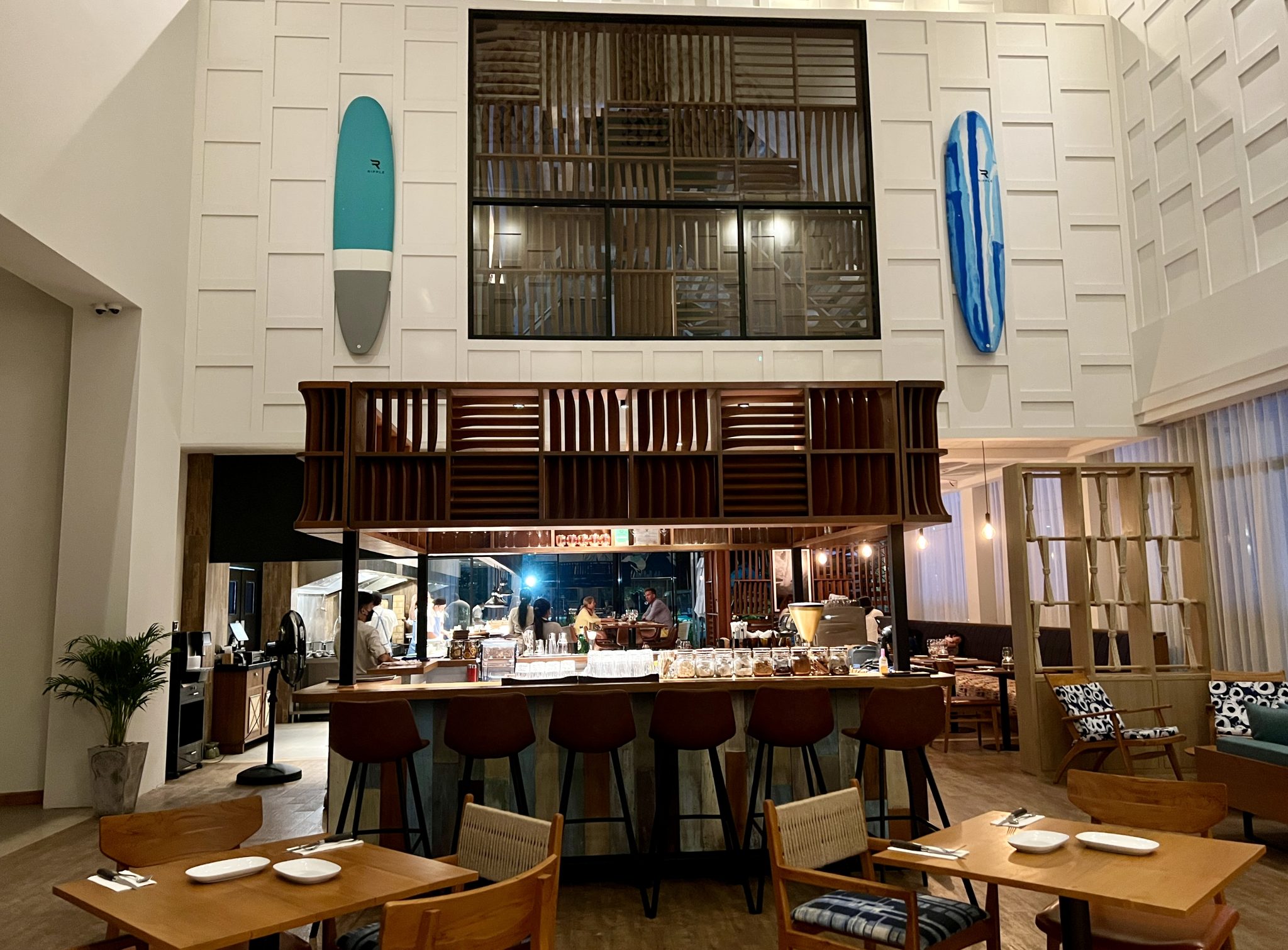 Nalu, Bar and Grill