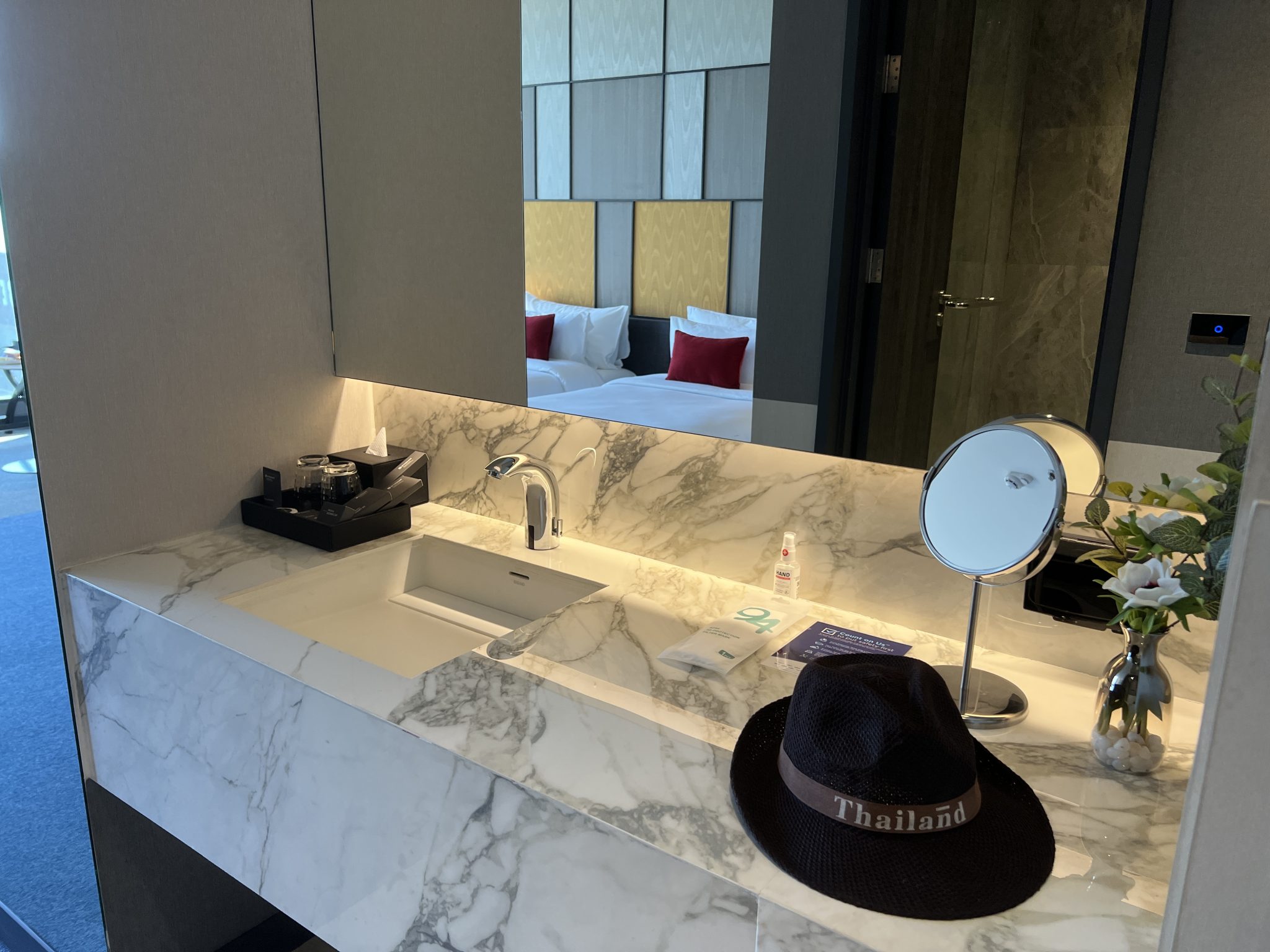 Flash sink and auto sensor tap: Ramada Plaza by Wyndham on Sukhumvit 48