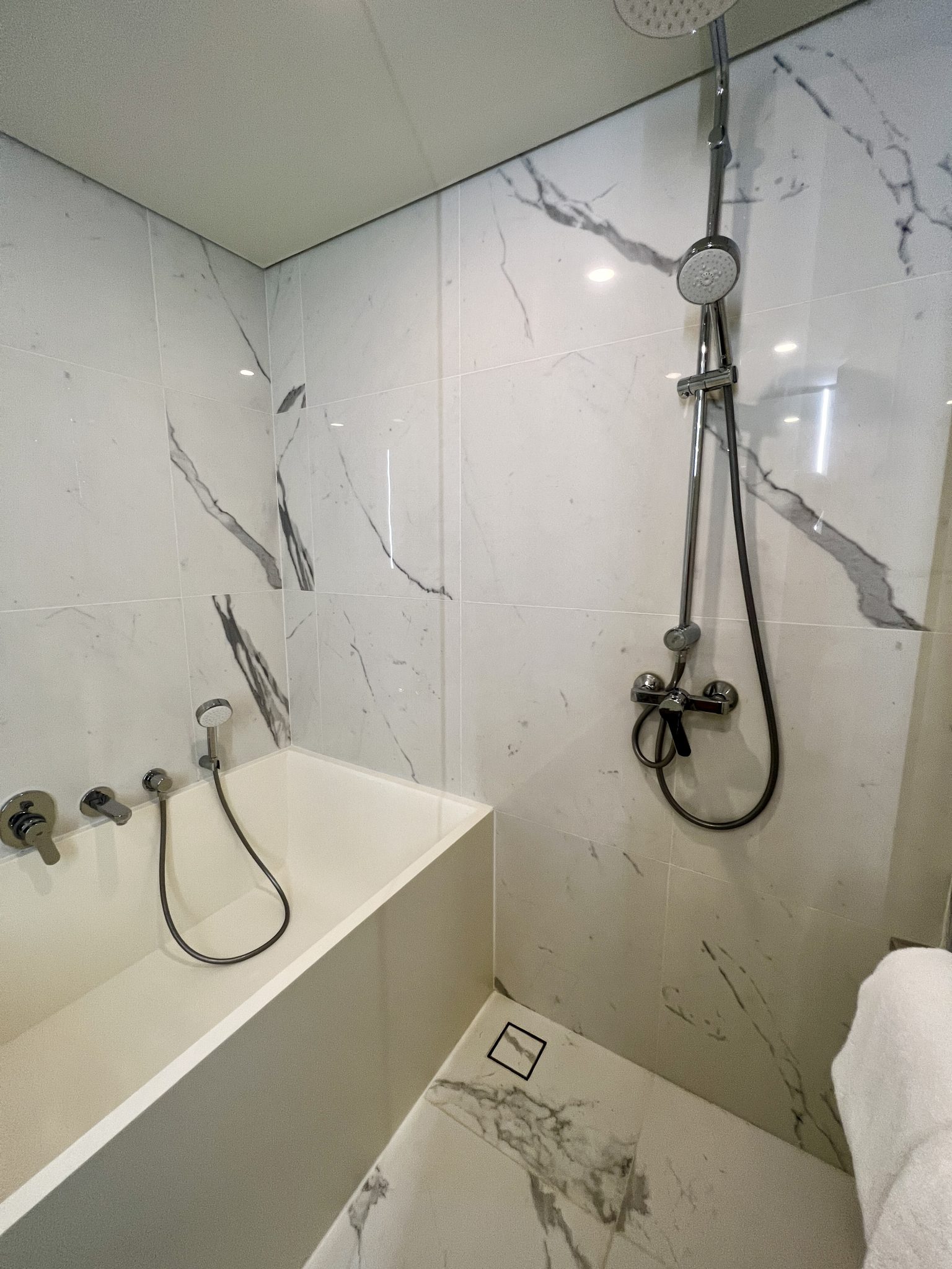 Wyndham Garden Bangkok Sukhumvit 42 Bathroom