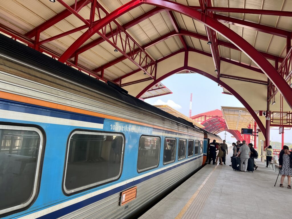 Express Train 43 Bangkok to Hua Hin