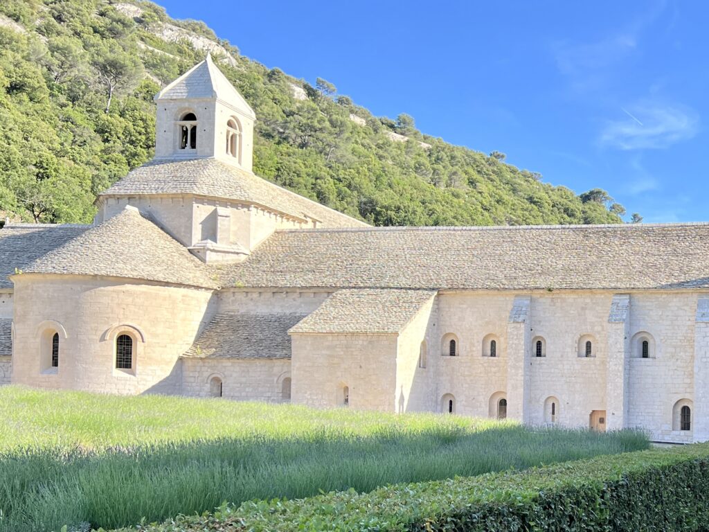 Discovering Abbaye de Sénanque, Luberon, Provence