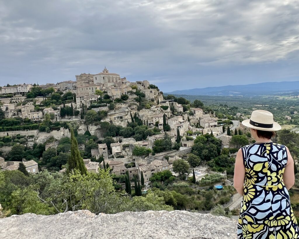 Little Wandering Wren discovering Gordes, Luberon, Provence