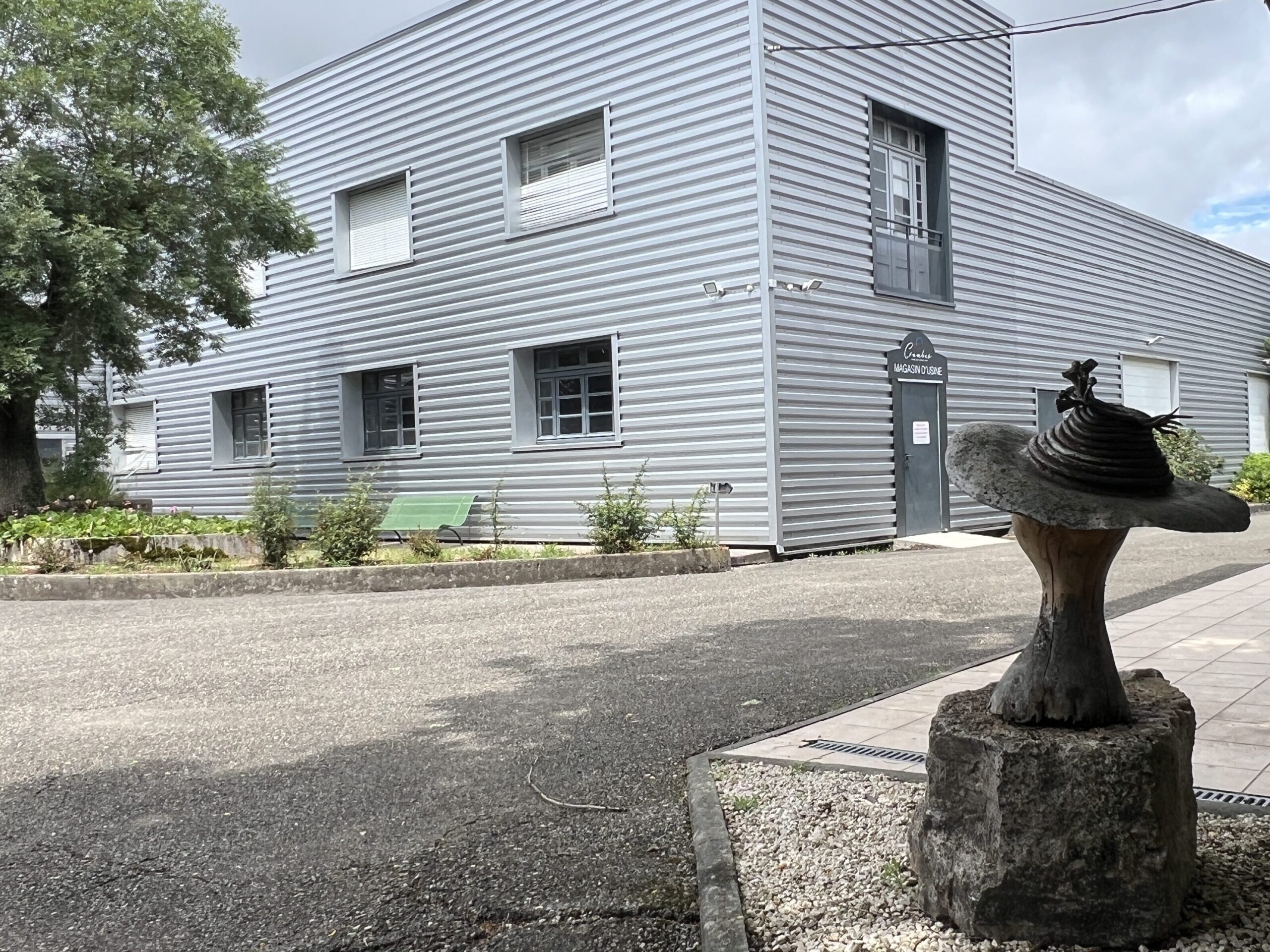 Crambes, Caussade Hat Factory