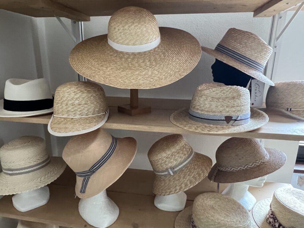 𝗠𝗮𝗶𝘀𝗼𝗻 𝗖𝗿𝗮𝗺𝗯𝗲𝘀 hats boutique store, Caussade