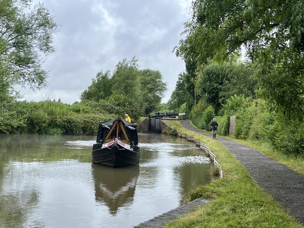 A canal boat beginners guide - How to steer on the Stratford Canal