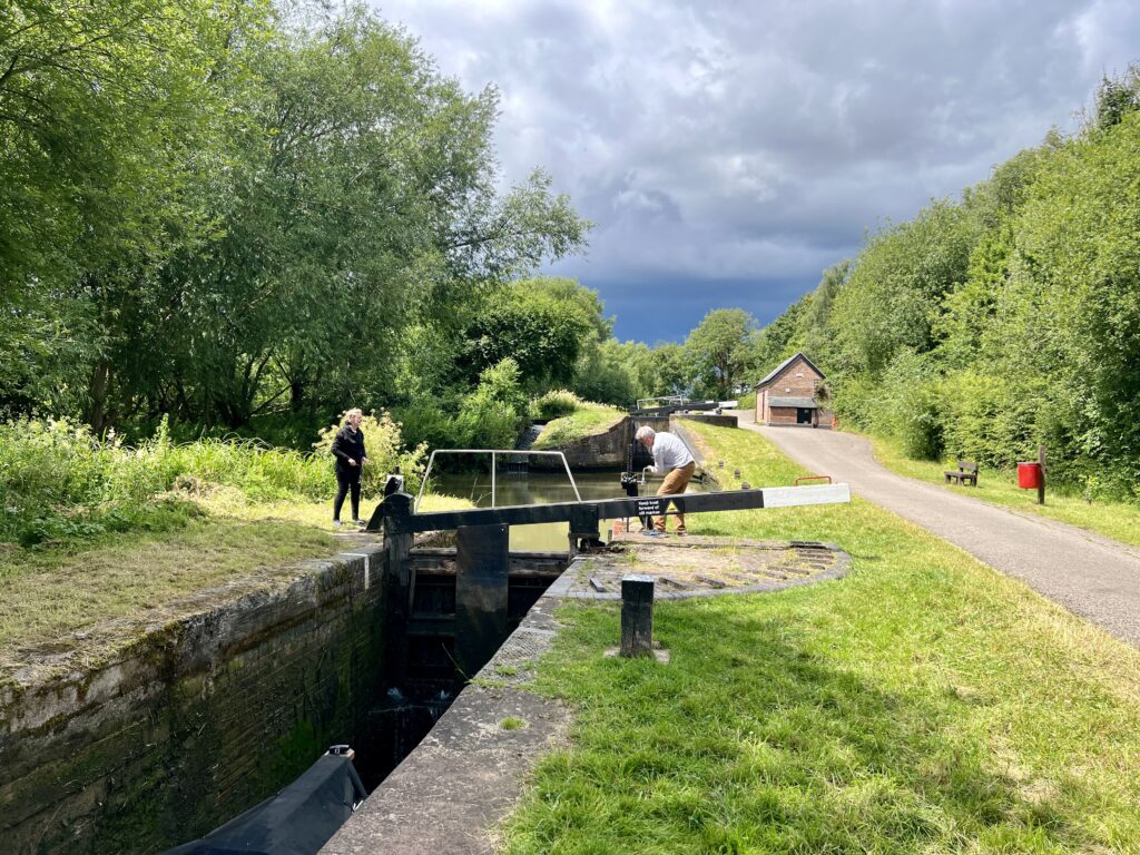 A canal boat beginners guide - working the locks on the Stratford Canal