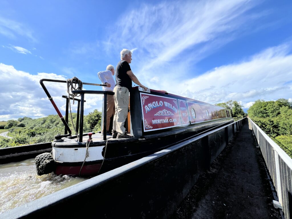 canal boat beginners guide - navigating an Aqueduct