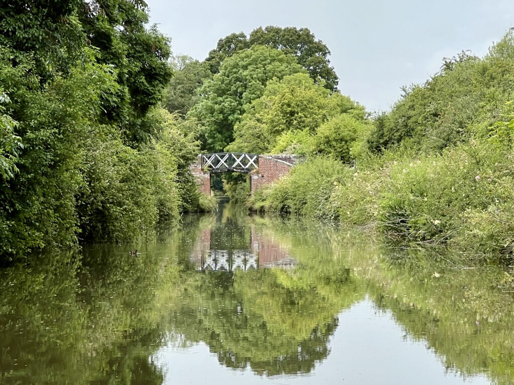 A canal boat beginners guide - how to safely navigate through bridges