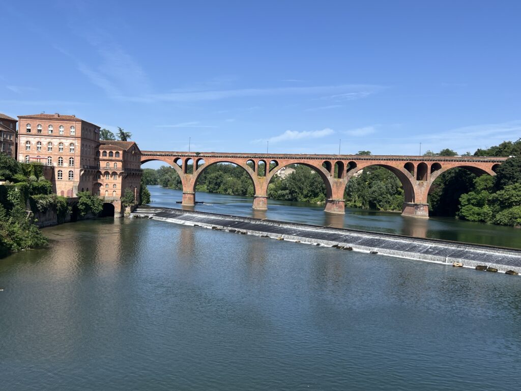 Tarn river view, Albi new bridge.