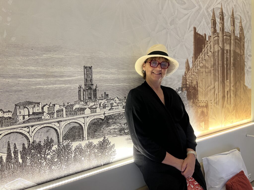 city view wallpaper at Hôtel Mercure Albi Bastides