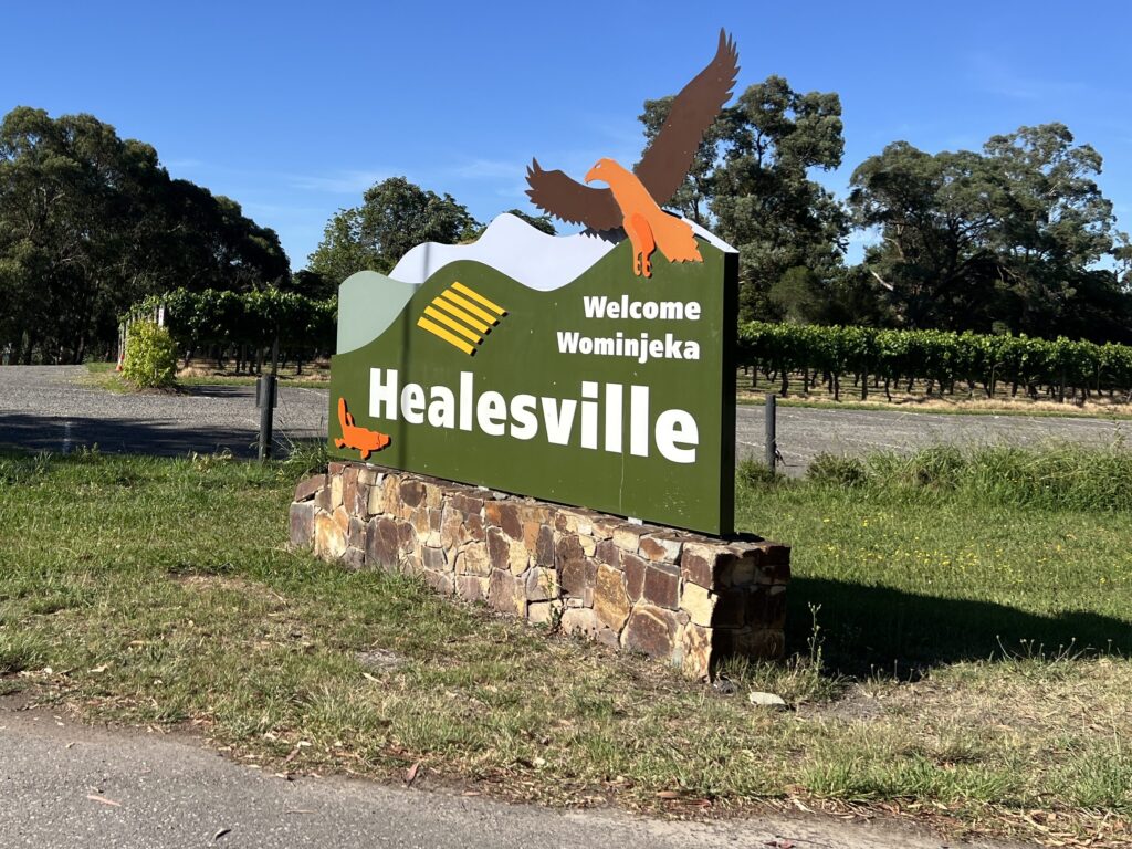 Healesville Welcome sign