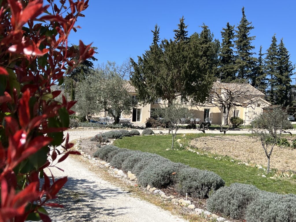 Mon Chemin Privé at 𝗠𝗶𝗿𝗮𝗯𝗲𝗹-𝗮𝘂𝘅-𝗕𝗮𝗿𝗼𝗻𝗻𝗶𝗲𝘀, 𝗗𝗿𝗼𝗺𝗲 𝗣𝗿𝗼𝘃𝗲𝗻ç𝗮𝗹𝗲