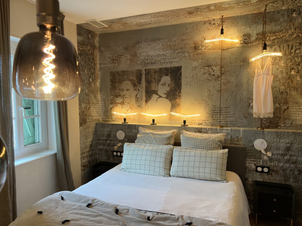 Chambre one: De Vert et D'O, Vinsobres, Drome Provencale