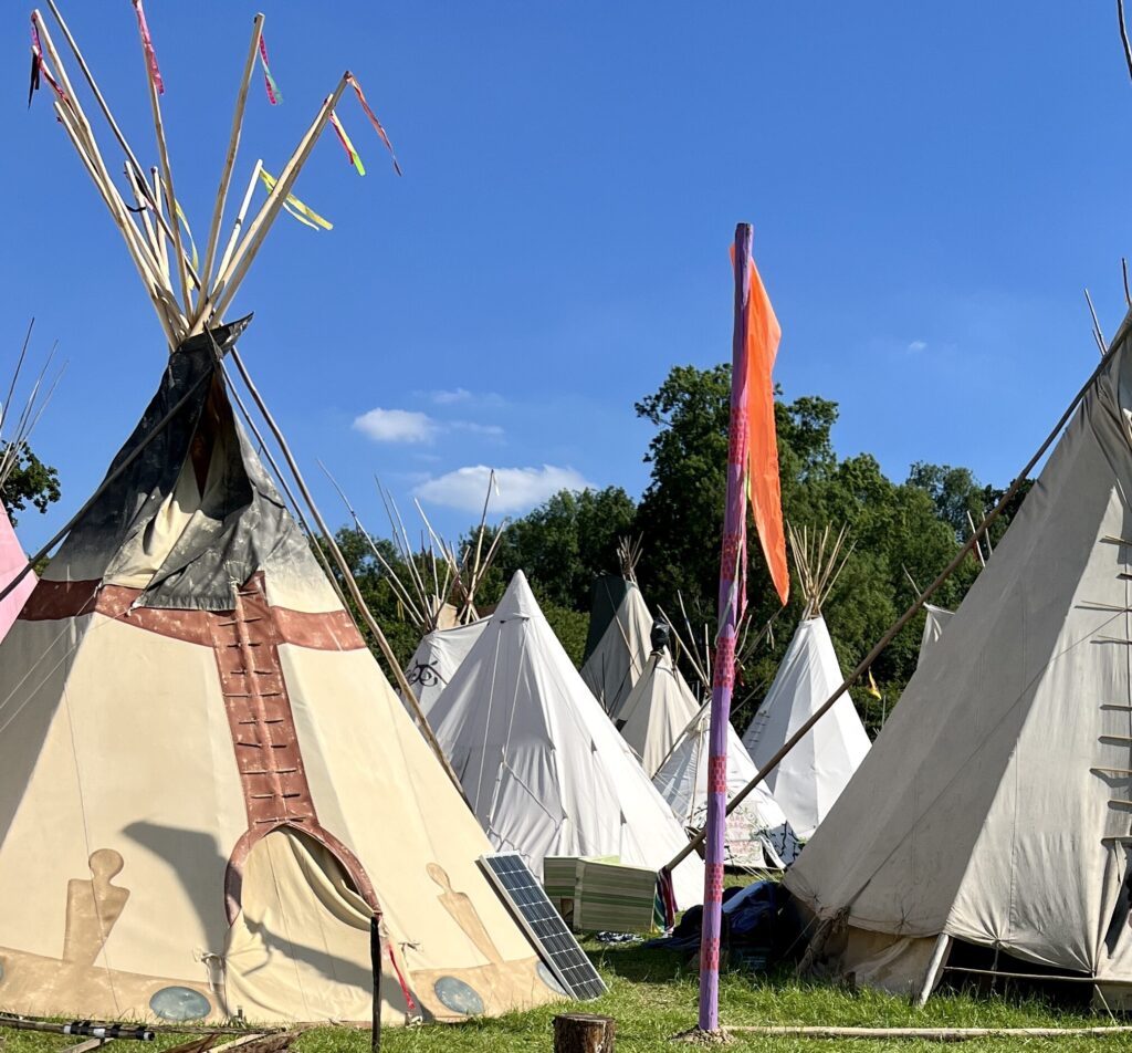 Glamping at Glastonbury preparing the Teepee tents