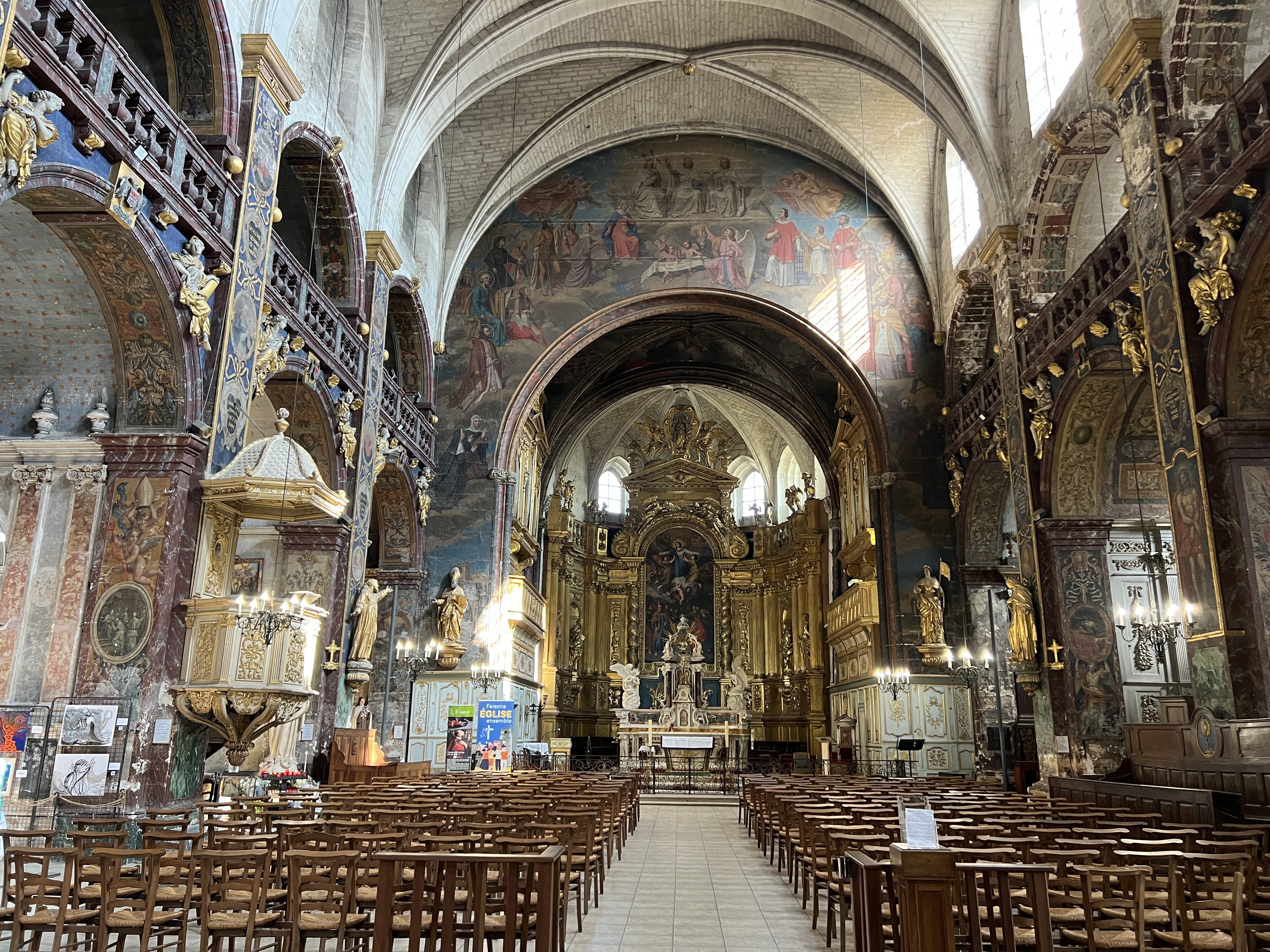 Notre-Dame-des-Anges Collégiale Church in L’Isle-sur-la-Sorgue