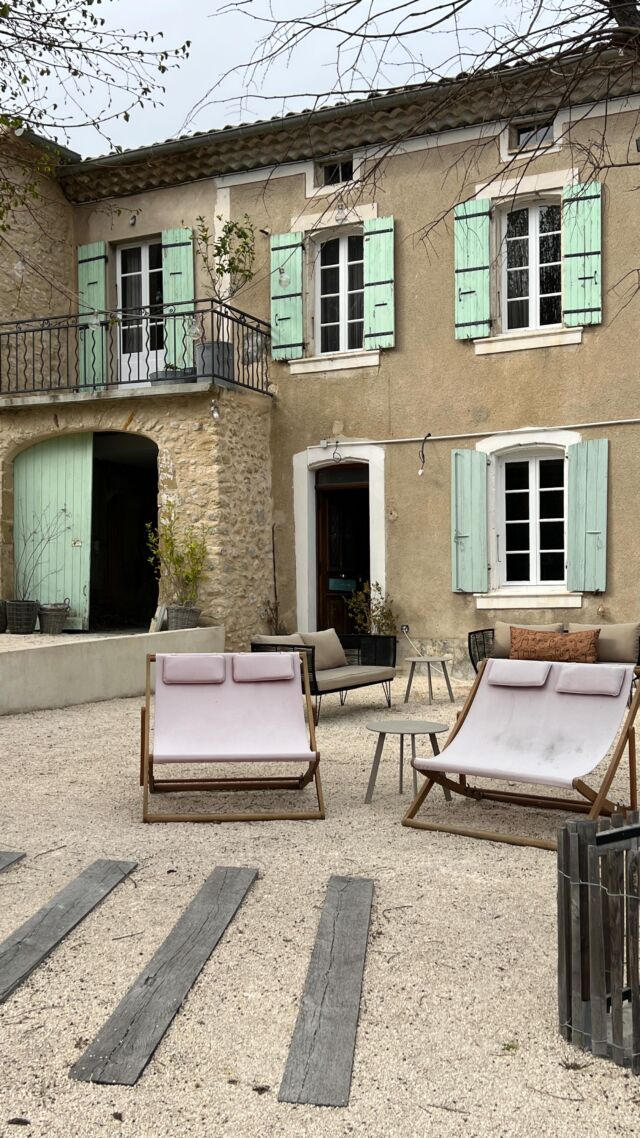 𝗥𝗼𝗼𝗺 𝗦𝘁𝗮𝘆: 𝘋𝘦 𝘝𝘦𝘳𝘵 𝘦𝘵 𝘥’𝘖 🇫🇷

For Mr Wren’s birthday, we chose the charming De Vert et d’O — a boutique stay tucked away in 𝗩𝗶𝗻𝘀𝗼𝗯𝗿𝗲𝘀 in the heart of the 𝗕𝗮𝗿𝗼𝗻𝗻𝗶𝗲𝘀, 𝗗𝗿ô𝗺𝗲 𝗣𝗿𝗼𝘃𝗲𝗻ç𝗮𝗹𝗲, 𝗙𝗿𝗮𝗻𝗰𝗲 💚💧

Named after the green colours the owners love — this stylishly restored 𝗺𝗮𝗶𝘀𝗼𝗻 𝗱’𝗵ô𝘁𝗲𝘀 is full of personality, and thoughtful details at every turn.

We stayed in 𝗥𝗼𝗼𝗺 𝟮: 𝗞𝗶𝗻𝘁𝘀𝘂𝗴𝗶, inspired by the Japanese art of embracing imperfection — the walls highlighting the many layers of history with a beautiful blend of shabby chic elegance. 

𝘞𝘩𝘢𝘵 𝘥𝘪𝘥 𝘺𝘰𝘶 𝘵𝘩𝘪𝘯𝘬 𝘰𝘧 𝘵𝘩𝘦 walls & 𝘭𝘰𝘷𝘦 𝘭𝘪𝘨𝘩𝘵𝘴?!! 

From the warm welcome to the beautiful setting, this place was a lovely stay… 😉🎨

𝗖𝗼𝘀𝘁 : 150 € including breakfast with fresh breads from the local bakery & the best scrambled eggs I have ever had! 🥚🥖🥐

They also have Gites and can offer an evening dinner! 

I just loved this stay!! What do you think? 

#DeVertEtDo #KintsugiRoom #DromeProvencale #BoutiqueStayFrance #ShabbyChicVibes