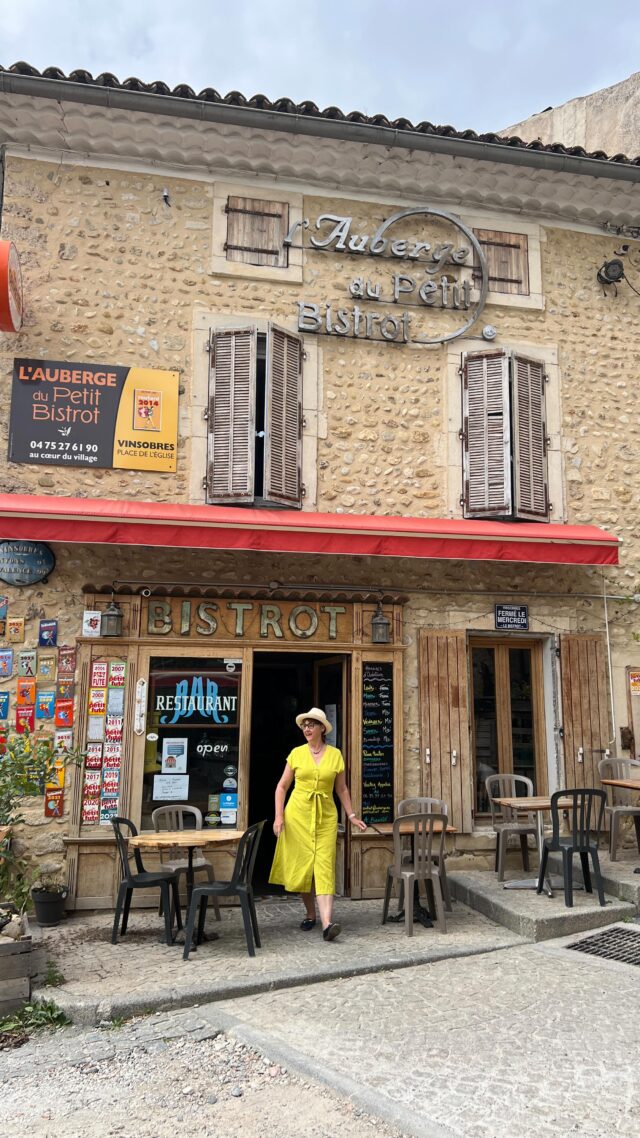 𝗩𝗶𝗻𝗲𝘆𝗮𝗿𝗱 𝗩𝗶𝗲𝘄𝘀 & 𝗩𝗶𝗹𝗹𝗮𝗴𝗲 𝗖𝗵𝗮𝗿𝗺 𝗶𝗻 𝗩𝗶𝗻𝘀𝗼𝗯𝗿𝗲𝘀 🇫🇷

Tucked away in the rolling hills of 𝗗𝗿𝗼𝗺𝗲 𝗣𝗿𝗼𝘃𝗲𝗻𝗰𝗮𝗹𝗲, a few kilometres outside of Nyons, Vinsobres is a lovely gem of place for those that appreciate fine wines, a fabulous Bistro and a charming place to stay. 

✨ 𝗪𝗵𝗮𝘁 𝘁𝗼 𝗦𝗲𝗲 & 𝗦𝗶𝗽:

Drive through the vines and stop for a tasting at 𝗗𝗼𝗺𝗮𝗶𝗻𝗲 𝗹’𝗔𝗻𝗰𝗶𝗲𝗻𝗻𝗲 𝗘𝗰𝗼𝗹𝗲. 🍷

It was such a delight to meet the 𝘓𝘢 𝘋𝘢𝘮𝘦 𝘈𝘯𝘨𝘭𝘢𝘪𝘴 of Vinsobres wine making Anna Thorburn who together with her husband, Wilson, are living their dream having moved to from London to become winemakers. 

This family-run estate produces top-notch red and rose wines under the Cru Vinsobres, Côtes du Rhone, Cotes du Rhone Villages and Vin de France denominations. 

Just one of several vineyards in the area who will welcome you for wine tastings 🍷🍷🍷

🍽️ 𝗪𝗵𝗲𝗿𝗲 𝘁𝗼 𝗘𝗮𝘁:

For a long Provençal lunch, head to 𝗟’𝗔𝘂𝗯𝗲𝗿𝗴𝗲 𝗱𝘂 𝗣𝗲𝘁𝗶𝘁 𝗕𝗶𝘀𝘁𝗿𝗼𝘁.

Slap bang in the middle of the village, it offers a bargain menu of locally sourced produce. 

It’s a family business, Thomas and Megann have been running the Bistrot since 2022, when they took over from Thomas’ parents. 

🛏️ 𝗪𝗵𝗲𝗿𝗲 𝘁𝗼 𝗦𝘁𝗮𝘆:

You can stay at 𝗗𝗼𝗺𝗮𝗶𝗻𝗲 𝗹’𝗔𝗻𝗰𝗶𝗲𝗻𝗻𝗲 𝗘𝗰𝗼𝗹𝗲 in one of their three Gites with their gorgeous views (next time!)

Check into 𝘿𝙚 𝙑𝙚𝙧𝙩 𝙚𝙩 𝙙’𝙊 a stylishly restored 𝗺𝗮𝗶𝘀𝗼𝗻 𝗱’𝗵ô𝘁𝗲𝘀 full of personality. 

Stay home and enjoy the thoughtful details in its trendy rooms and gorgeous provencal garden with easy chairs, a hot tub and pool overlooking the vines. 

𝘝𝘪𝘯𝘴𝘰𝘣𝘳𝘦𝘴 𝘪𝘴 𝘲𝘶𝘪𝘦𝘵, 𝘢𝘶𝘵𝘩𝘦𝘯𝘵𝘪𝘤, 𝘢𝘯𝘥 𝘧𝘶𝘭𝘭 𝘰𝘧 𝘧𝘭𝘢𝘷𝘰𝘶𝘳 — 𝘫𝘶𝘴𝘵 𝘵𝘩𝘦 𝘸𝘢𝘺 𝘸𝘦 𝘭𝘪𝘬𝘦 𝘪𝘵. 💜

👉 𝗦𝗮𝘃𝗲 𝘁𝗵𝗶𝘀 𝗳𝗼𝗿 𝘆𝗼𝘂𝗿 𝗻𝗲𝘅𝘁 𝗣𝗿𝗼𝘃𝗲𝗻ç𝗮𝗹 𝗲𝘀𝗰𝗮𝗽𝗲! 

Thanks to @baronniestourisme for inviting us to discover their charming part of France. 

#LittleWanderingWren #Vinsobres #CotesduRhone #ProvenceWines #FranceTravel #HiddenGemsFrance #WineLovers #ProvenceStyle #hostedby #baronniestourisme #baronniesprovençales